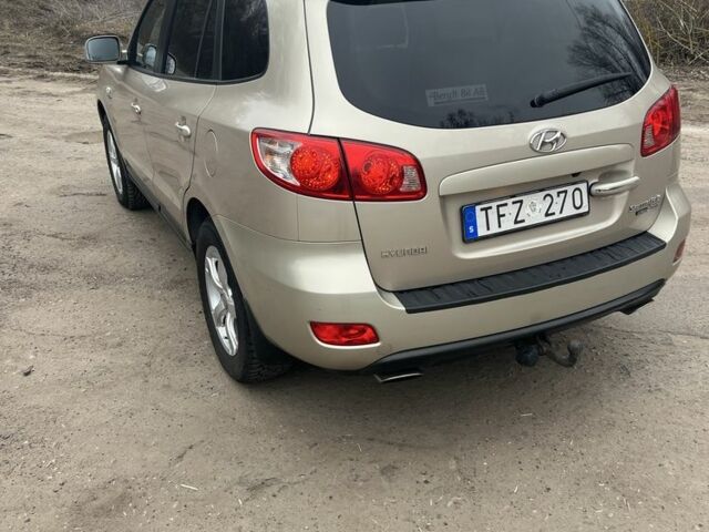Бежевый Хендай Санта Фе, объемом двигателя 2.2 л и пробегом 300 тыс. км за 4500 $, фото 2 на Automoto.ua