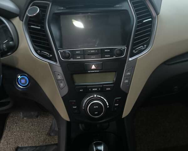 Бежевый Хендай Санта Фе, объемом двигателя 2.2 л и пробегом 211 тыс. км за 17500 $, фото 16 на Automoto.ua