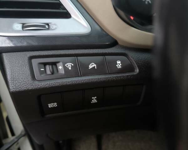 Бежевый Хендай Санта Фе, объемом двигателя 2.2 л и пробегом 211 тыс. км за 17500 $, фото 18 на Automoto.ua