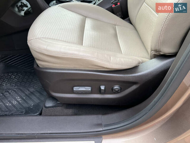 Бежевий Хендай Санта Фе, об'ємом двигуна 2.2 л та пробігом 207 тис. км за 18900 $, фото 10 на Automoto.ua