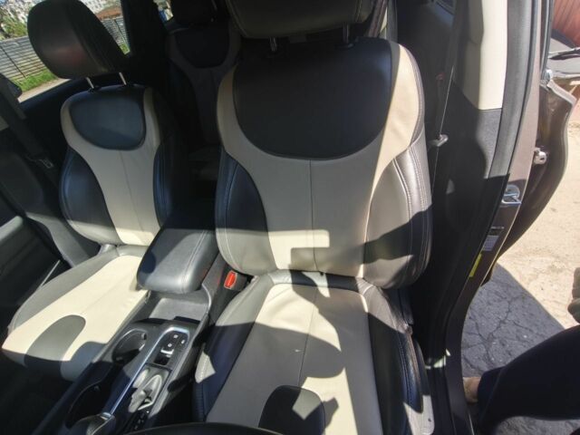 Бежевий Хендай Санта Фе, об'ємом двигуна 2.4 л та пробігом 105 тис. км за 18800 $, фото 5 на Automoto.ua