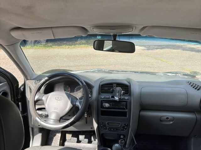 Черный Хендай Санта Фе, объемом двигателя 2 л и пробегом 257 тыс. км за 3700 $, фото 5 на Automoto.ua