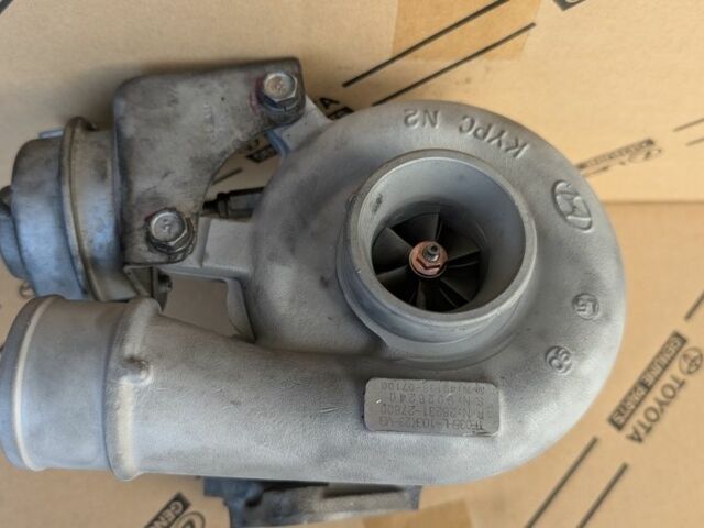 Черный Хендай Санта Фе, объемом двигателя 2.2 л и пробегом 280 тыс. км за 6600 $, фото 4 на Automoto.ua