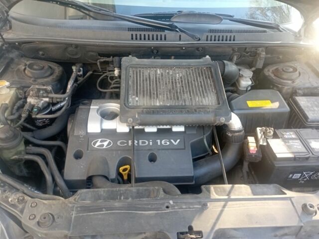 Черный Хендай Санта Фе, объемом двигателя 2 л и пробегом 300 тыс. км за 3200 $, фото 5 на Automoto.ua