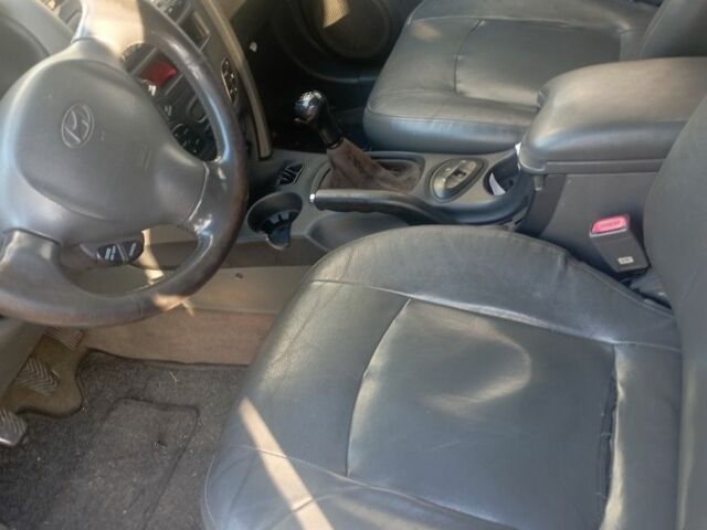 Черный Хендай Санта Фе, объемом двигателя 2 л и пробегом 300 тыс. км за 3200 $, фото 7 на Automoto.ua