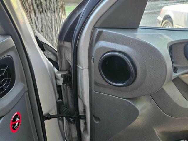 Черный Хендай Санта Фе, объемом двигателя 2 л и пробегом 305 тыс. км за 3098 $, фото 15 на Automoto.ua