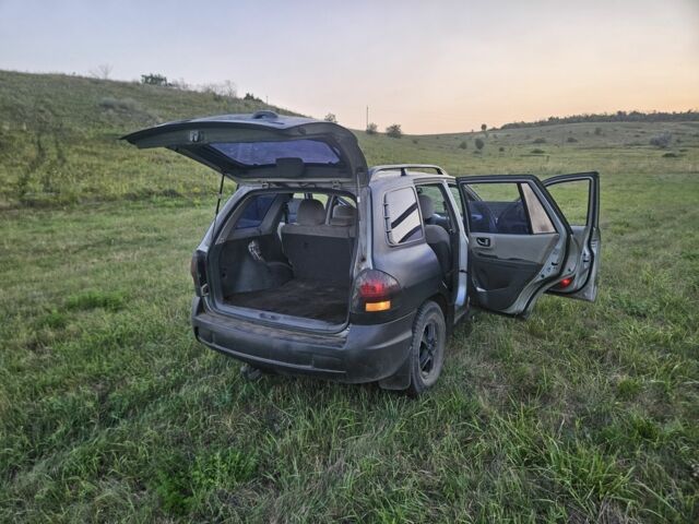 Черный Хендай Санта Фе, объемом двигателя 2 л и пробегом 305 тыс. км за 3098 $, фото 13 на Automoto.ua