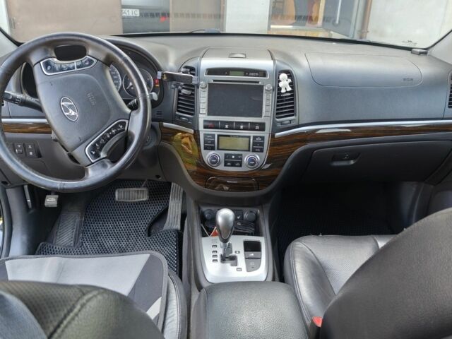 Черный Хендай Санта Фе, объемом двигателя 2.2 л и пробегом 171 тыс. км за 14800 $, фото 6 на Automoto.ua