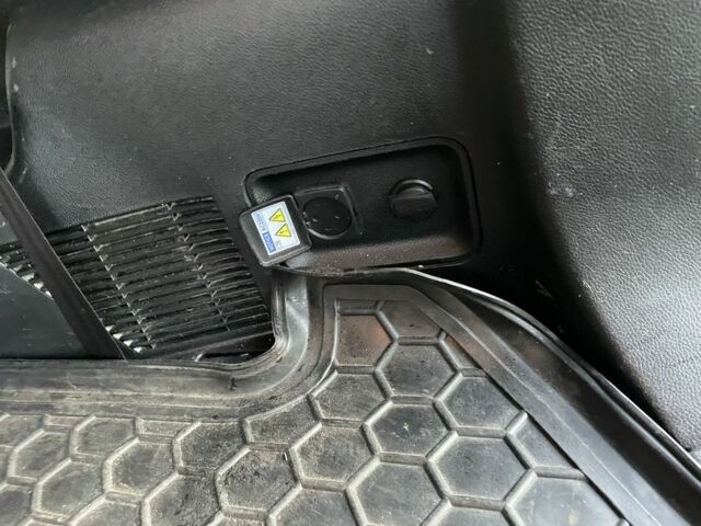 Черный Хендай Санта Фе, объемом двигателя 2.2 л и пробегом 200 тыс. км за 19000 $, фото 12 на Automoto.ua