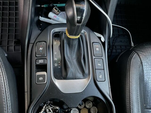 Черный Хендай Санта Фе, объемом двигателя 2.2 л и пробегом 200 тыс. км за 19000 $, фото 22 на Automoto.ua