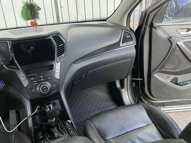 Черный Хендай Санта Фе, объемом двигателя 2.2 л и пробегом 200 тыс. км за 19000 $, фото 13 на Automoto.ua