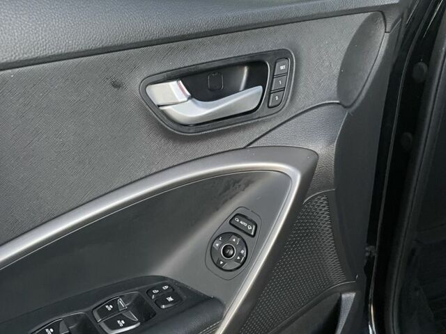 Черный Хендай Санта Фе, объемом двигателя 2.2 л и пробегом 200 тыс. км за 19000 $, фото 16 на Automoto.ua