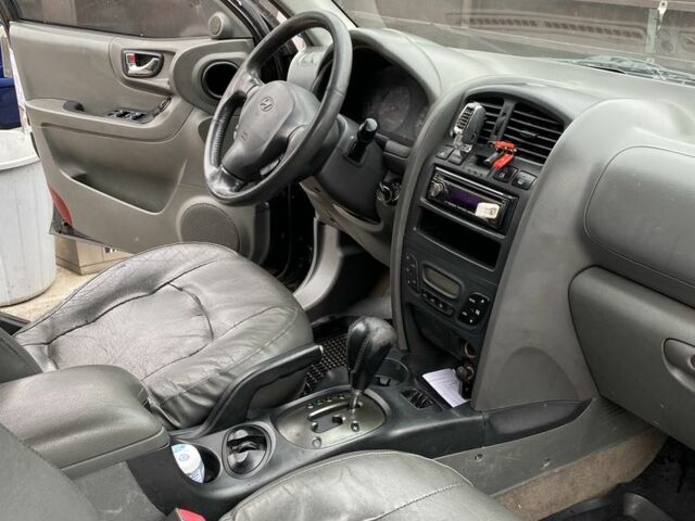 Чорний Хендай Санта Фе, об'ємом двигуна 2 л та пробігом 288 тис. км за 5400 $, фото 9 на Automoto.ua