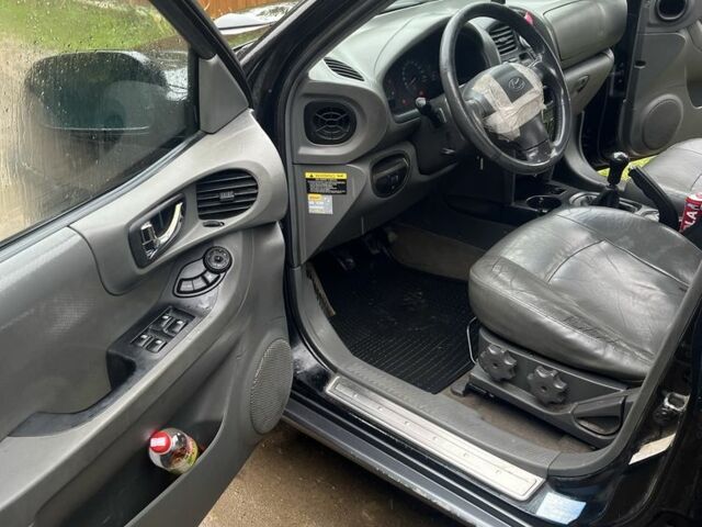 Чорний Хендай Санта Фе, об'ємом двигуна 2 л та пробігом 271 тис. км за 3000 $, фото 14 на Automoto.ua