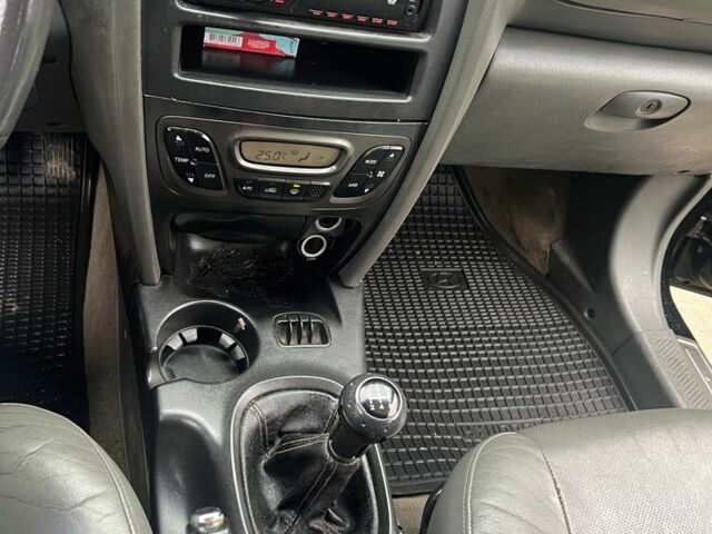 Чорний Хендай Санта Фе, об'ємом двигуна 2 л та пробігом 271 тис. км за 3000 $, фото 17 на Automoto.ua