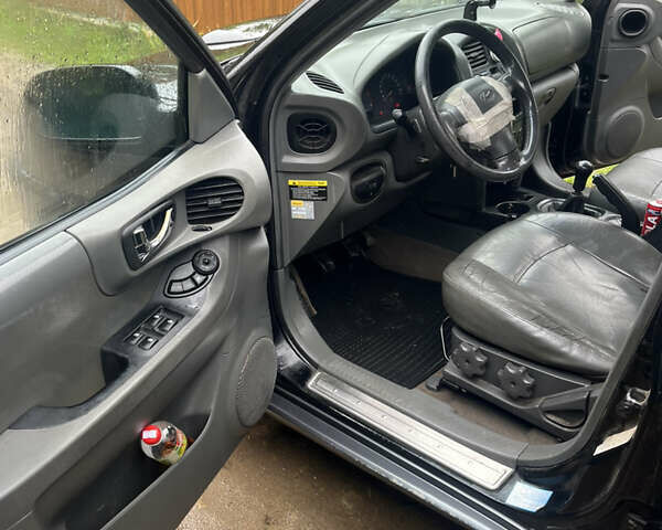 Черный Хендай Санта Фе, объемом двигателя 2 л и пробегом 271 тыс. км за 4000 $, фото 13 на Automoto.ua