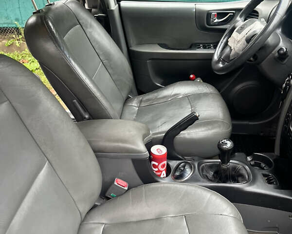 Черный Хендай Санта Фе, объемом двигателя 2 л и пробегом 271 тыс. км за 4000 $, фото 12 на Automoto.ua