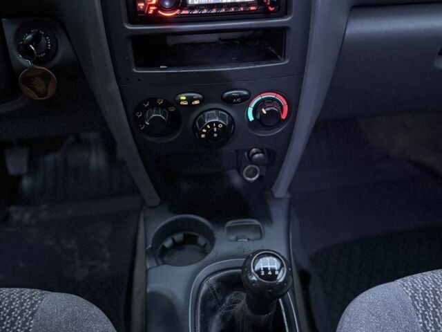 Черный Хендай Санта Фе, объемом двигателя 2 л и пробегом 340 тыс. км за 3500 $, фото 7 на Automoto.ua