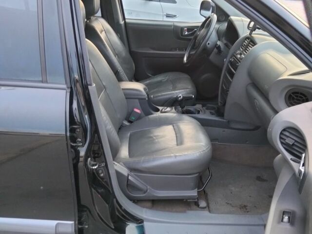 Черный Хендай Санта Фе, объемом двигателя 2.4 л и пробегом 240 тыс. км за 4400 $, фото 12 на Automoto.ua