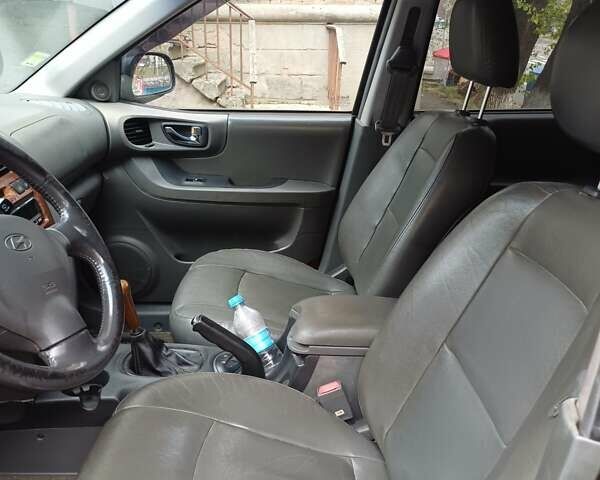 Черный Хендай Санта Фе, объемом двигателя 2.2 л и пробегом 230 тыс. км за 4800 $, фото 6 на Automoto.ua