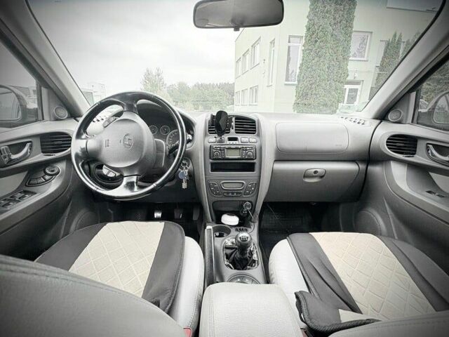 Черный Хендай Санта Фе, объемом двигателя 2.2 л и пробегом 244 тыс. км за 2200 $, фото 1 на Automoto.ua