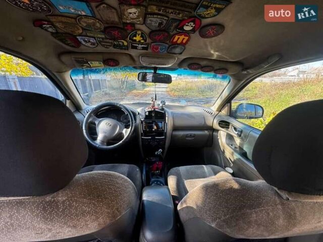 Чорний Хендай Санта Фе, об'ємом двигуна 2 л та пробігом 385 тис. км за 3000 $, фото 4 на Automoto.ua