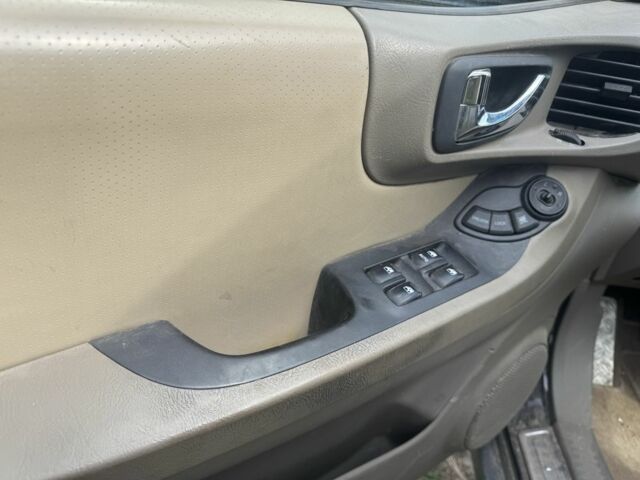 Черный Хендай Санта Фе, объемом двигателя 0 л и пробегом 200 тыс. км за 3500 $, фото 5 на Automoto.ua