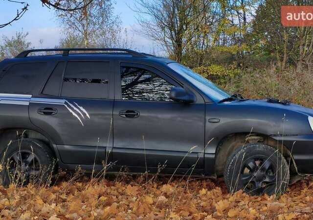 Чорний Хендай Санта Фе, об'ємом двигуна 2 л та пробігом 306 тис. км за 4199 $, фото 6 на Automoto.ua