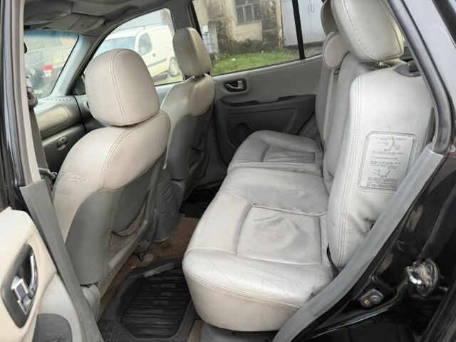 Черный Хендай Санта Фе, объемом двигателя 2 л и пробегом 283 тыс. км за 3300 $, фото 6 на Automoto.ua