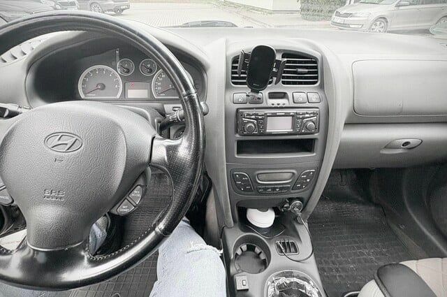 Черный Хендай Санта Фе, объемом двигателя 2.2 л и пробегом 244 тыс. км за 2200 $, фото 2 на Automoto.ua