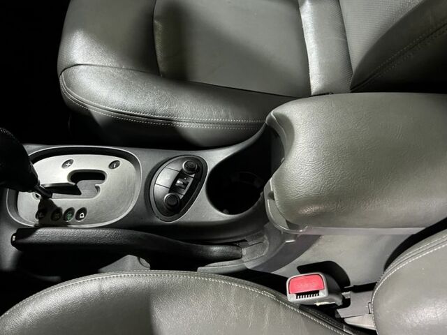 Чорний Хендай Санта Фе, об'ємом двигуна 2 л та пробігом 383 тис. км за 3300 $, фото 10 на Automoto.ua