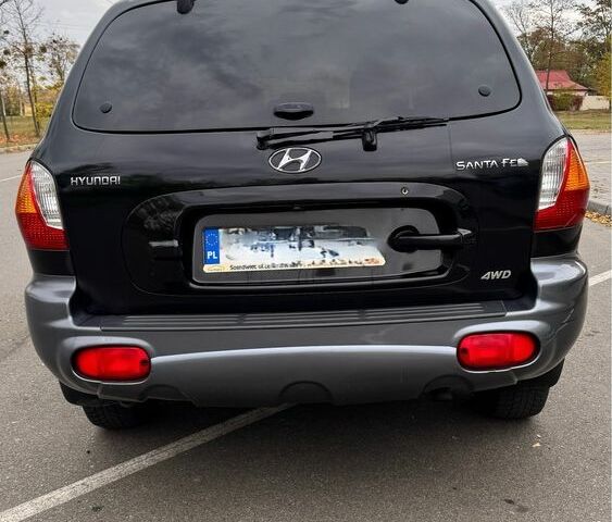 Черный Хендай Санта Фе, объемом двигателя 0 л и пробегом 300 тыс. км за 4077 $, фото 2 на Automoto.ua