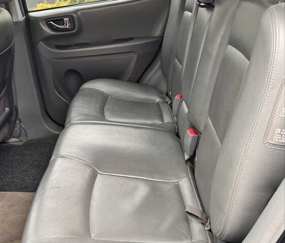 Черный Хендай Санта Фе, объемом двигателя 0 л и пробегом 300 тыс. км за 4077 $, фото 7 на Automoto.ua