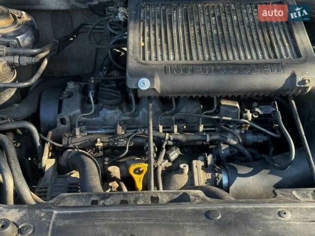 Чорний Хендай Санта Фе, об'ємом двигуна 2 л та пробігом 385 тис. км за 3000 $, фото 2 на Automoto.ua