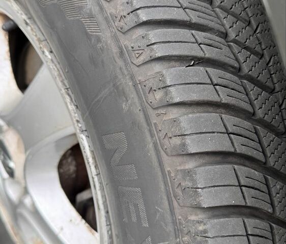 Черный Хендай Санта Фе, объемом двигателя 0 л и пробегом 300 тыс. км за 4077 $, фото 6 на Automoto.ua