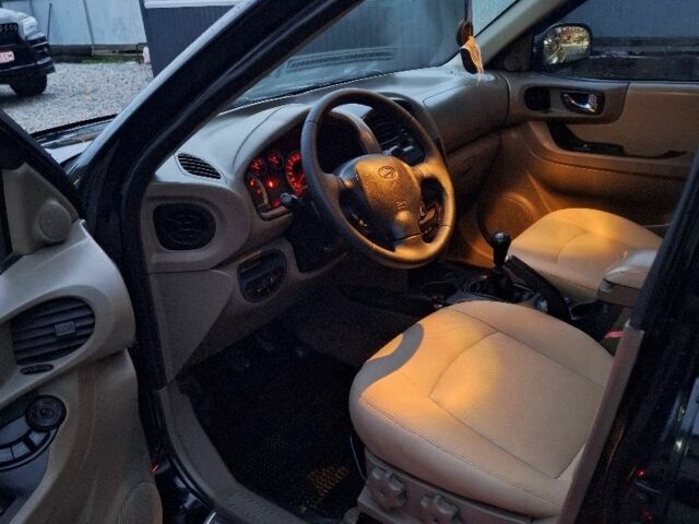 Хендай Санта Фе 2004 в Кропивницком (Кировограде) на Automoto.ua Черный Хендай Санта Фе, объемом двигателя 2 л и пробегом 240 тыс. км за 5450 $, фото 6 на Automoto.ua