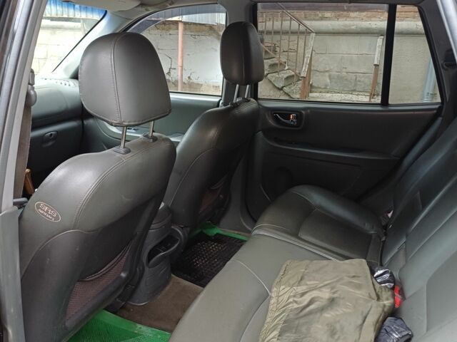 Черный Хендай Санта Фе, объемом двигателя 0 л и пробегом 230 тыс. км за 4866 $, фото 3 на Automoto.ua