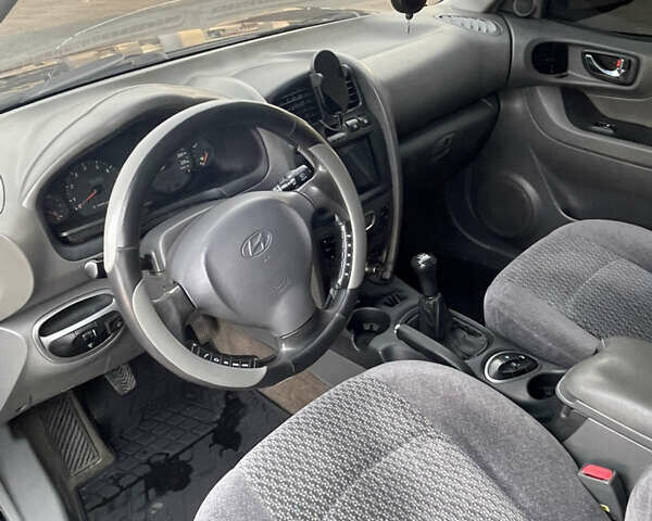 Черный Хендай Санта Фе, объемом двигателя 1.99 л и пробегом 280 тыс. км за 5999 $, фото 5 на Automoto.ua