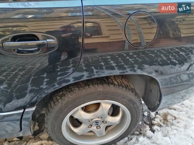 Черный Хендай Санта Фе, объемом двигателя 2 л и пробегом 194 тыс. км за 7500 $, фото 4 на Automoto.ua