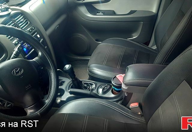 Черный Хендай Санта Фе, объемом двигателя 2.4 л и пробегом 330 тыс. км за 6300 $, фото 3 на Automoto.ua