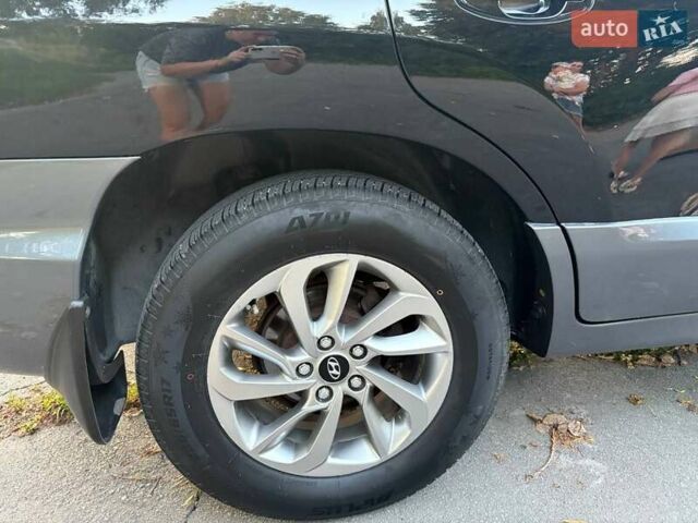 Черный Хендай Санта Фе, объемом двигателя 2.4 л и пробегом 175 тыс. км за 6800 $, фото 16 на Automoto.ua