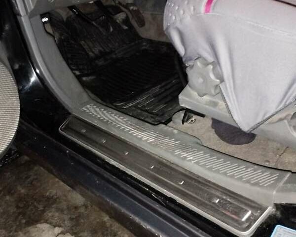 Черный Хендай Санта Фе, объемом двигателя 2 л и пробегом 194 тыс. км за 7500 $, фото 9 на Automoto.ua