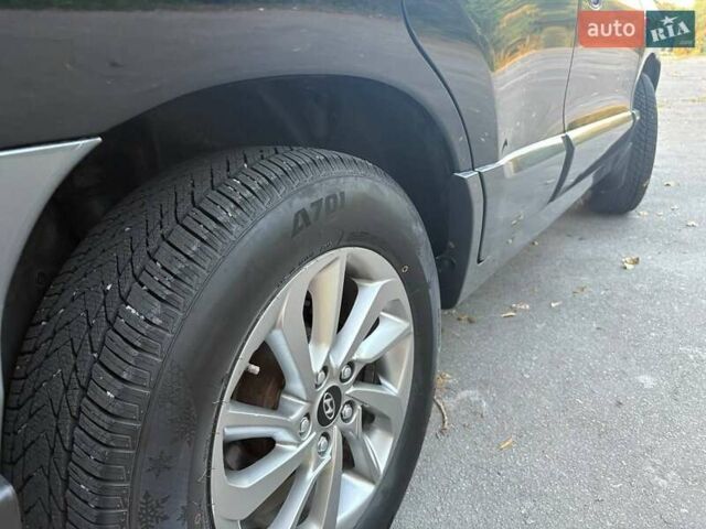 Черный Хендай Санта Фе, объемом двигателя 2.4 л и пробегом 175 тыс. км за 6800 $, фото 27 на Automoto.ua