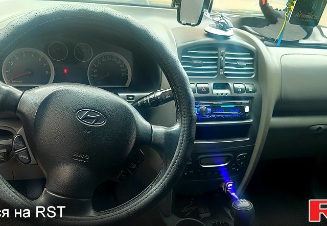 Черный Хендай Санта Фе, объемом двигателя 2.4 л и пробегом 330 тыс. км за 6300 $, фото 2 на Automoto.ua