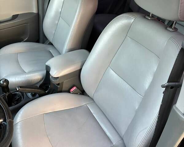 Черный Хендай Санта Фе, объемом двигателя 2.4 л и пробегом 175 тыс. км за 6800 $, фото 26 на Automoto.ua