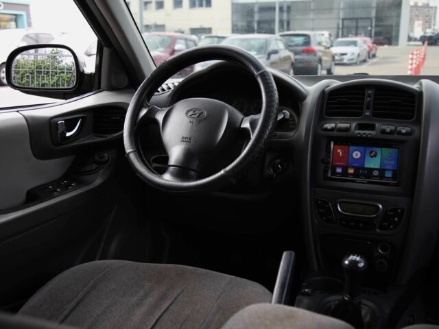 Черный Хендай Санта Фе, объемом двигателя 2 л и пробегом 222 тыс. км за 5500 $, фото 10 на Automoto.ua