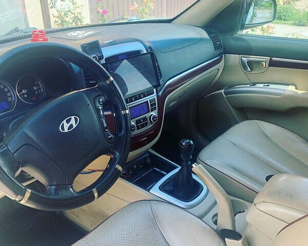 Черный Хендай Санта Фе, объемом двигателя 2.2 л и пробегом 282 тыс. км за 8900 $, фото 7 на Automoto.ua