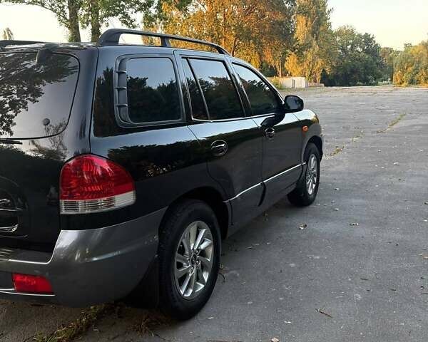 Черный Хендай Санта Фе, объемом двигателя 2.4 л и пробегом 175 тыс. км за 6800 $, фото 3 на Automoto.ua