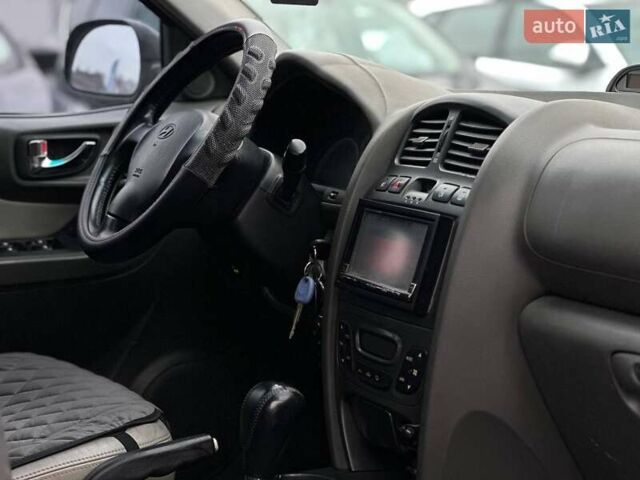 Чорний Хендай Санта Фе, об'ємом двигуна 2.7 л та пробігом 231 тис. км за 6490 $, фото 11 на Automoto.ua