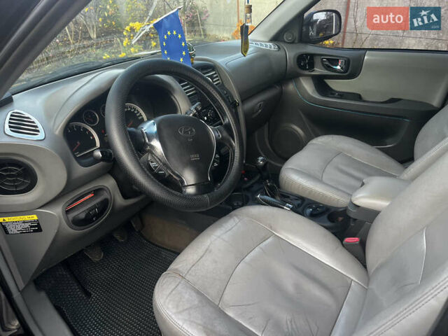 Черный Хендай Санта Фе, объемом двигателя 2.4 л и пробегом 309 тыс. км за 5900 $, фото 4 на Automoto.ua